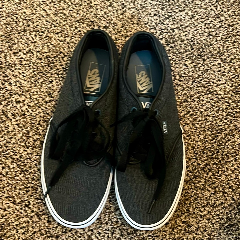 Vans Men's Black Low-Top Canvas Sneakers